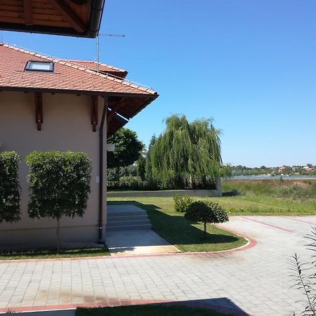 ملادينوفاتس Motel Jezero المظهر الخارجي الصورة