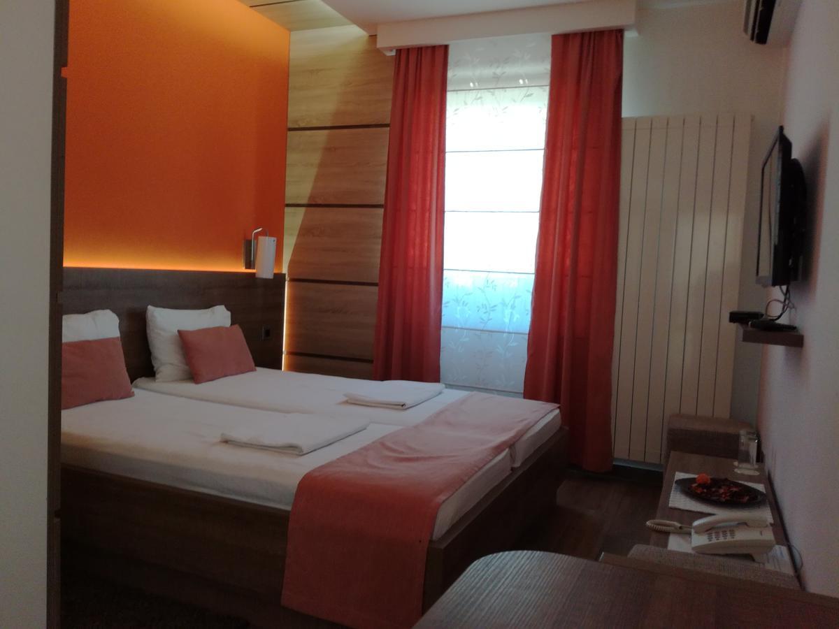 ملادينوفاتس Motel Jezero المظهر الخارجي الصورة